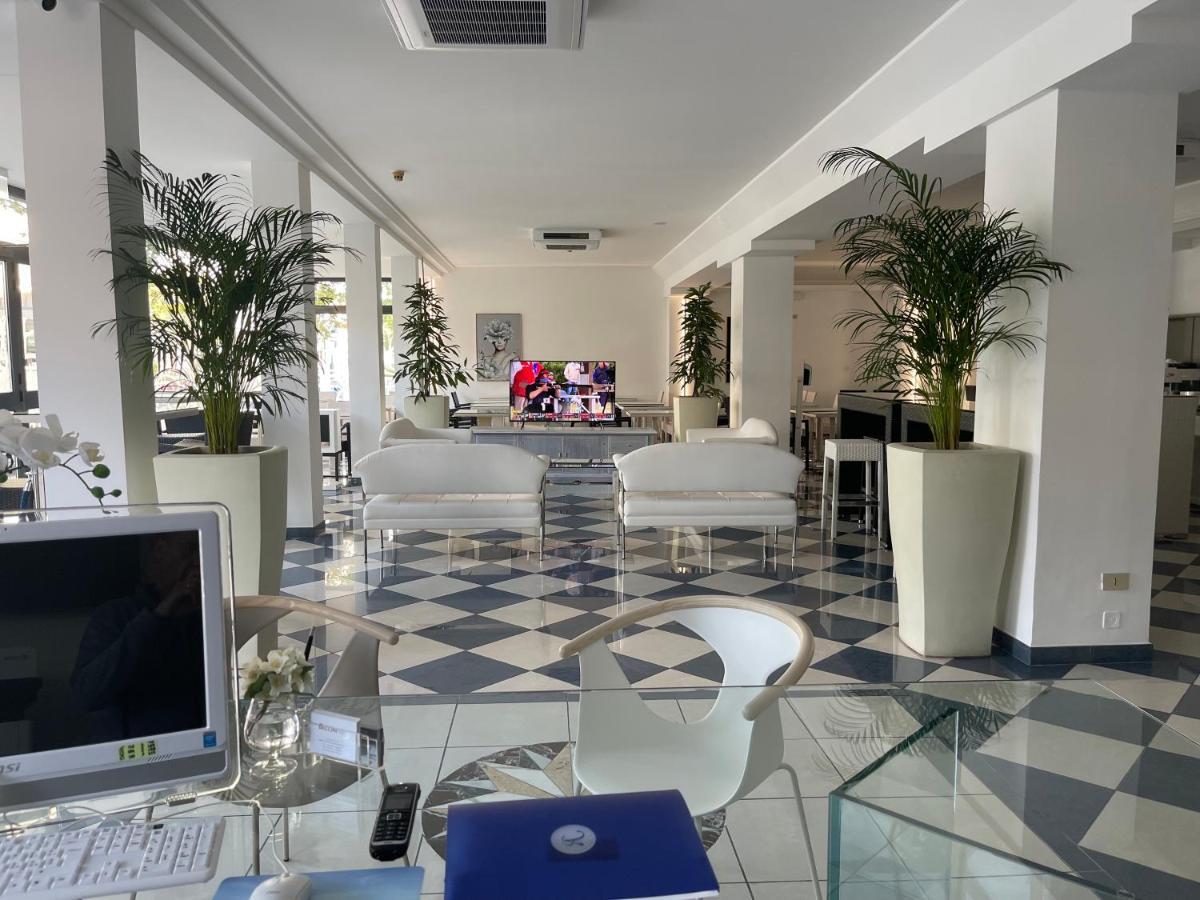 Hotel Athena Lignano Sabbiadoro Ngoại thất bức ảnh