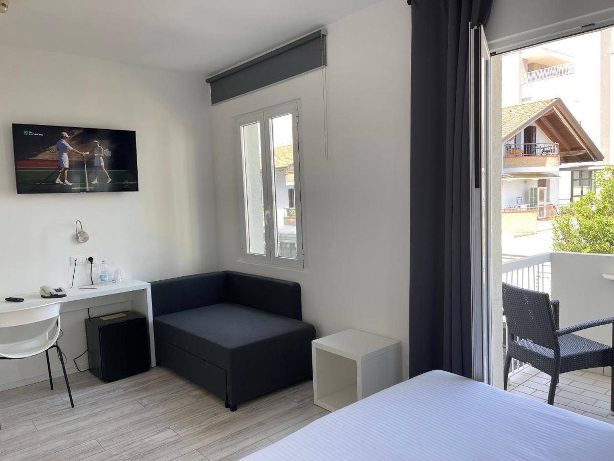 Hotel Athena Lignano Sabbiadoro Ngoại thất bức ảnh