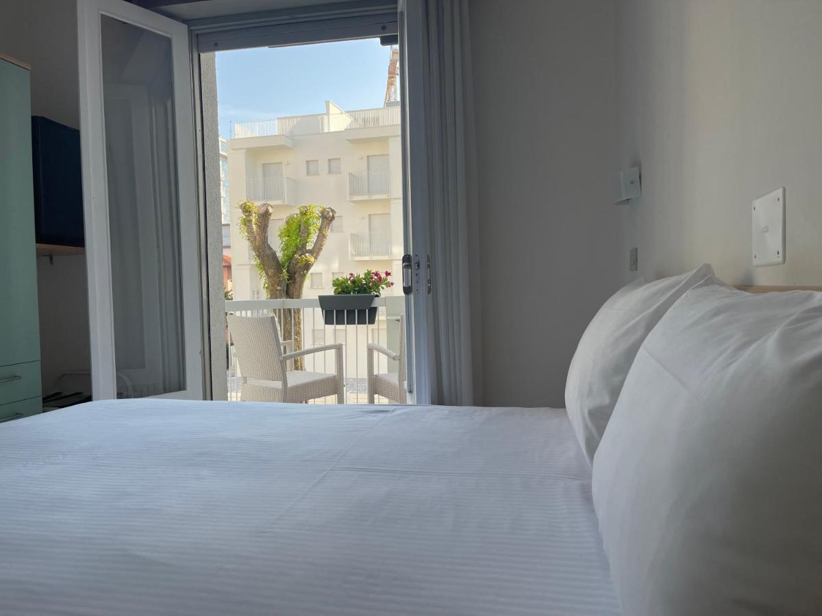 Hotel Athena Lignano Sabbiadoro Ngoại thất bức ảnh