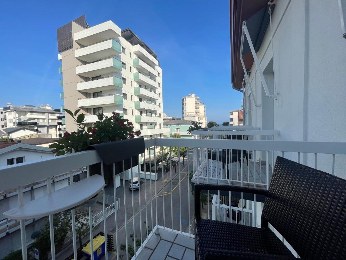 Hotel Athena Lignano Sabbiadoro Ngoại thất bức ảnh