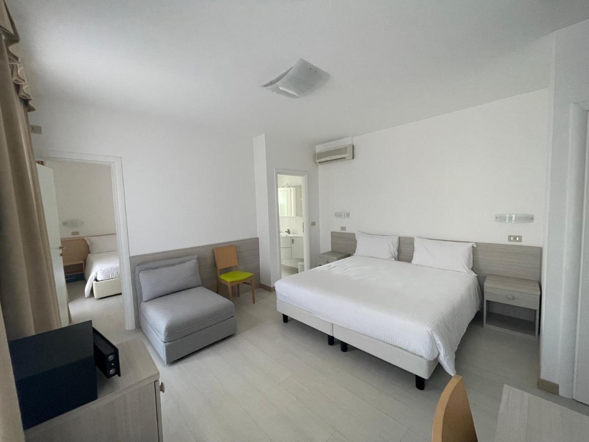 Hotel Athena Lignano Sabbiadoro Ngoại thất bức ảnh