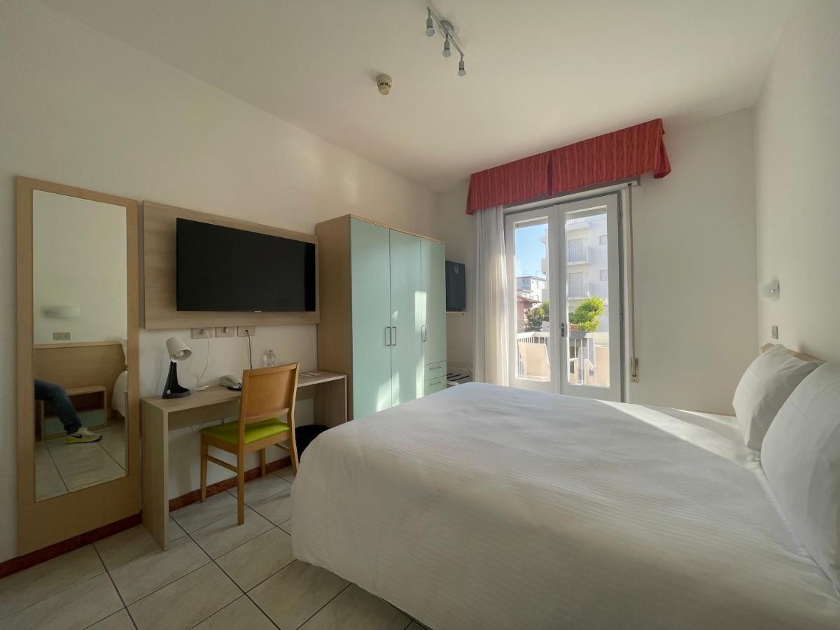Hotel Athena Lignano Sabbiadoro Ngoại thất bức ảnh